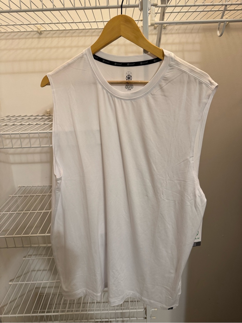 GAIAM White Men’s Sleeveless Crewneck Tank Muscle Tank New